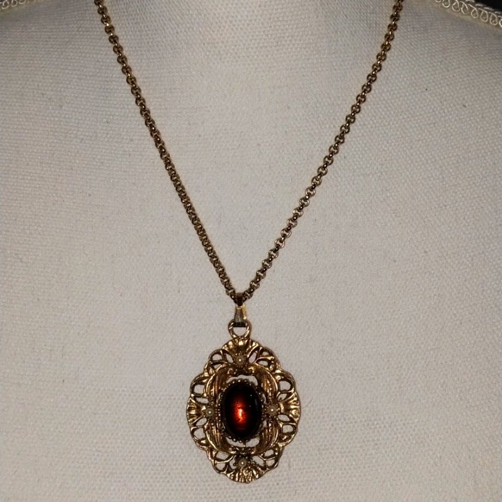 Vintages 70s Avon costume statement necklace EUC